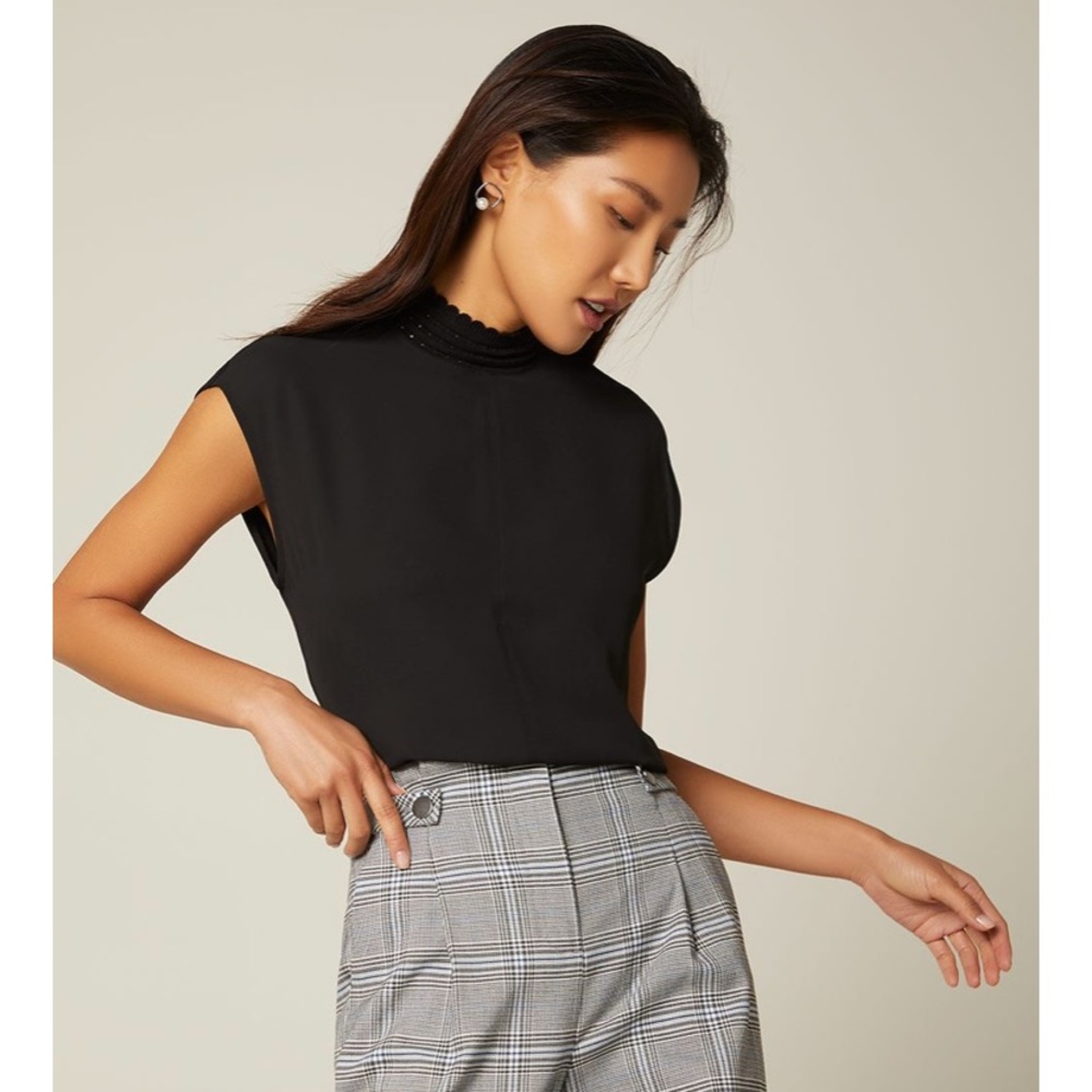Black cap sleeve comfortable and chic top